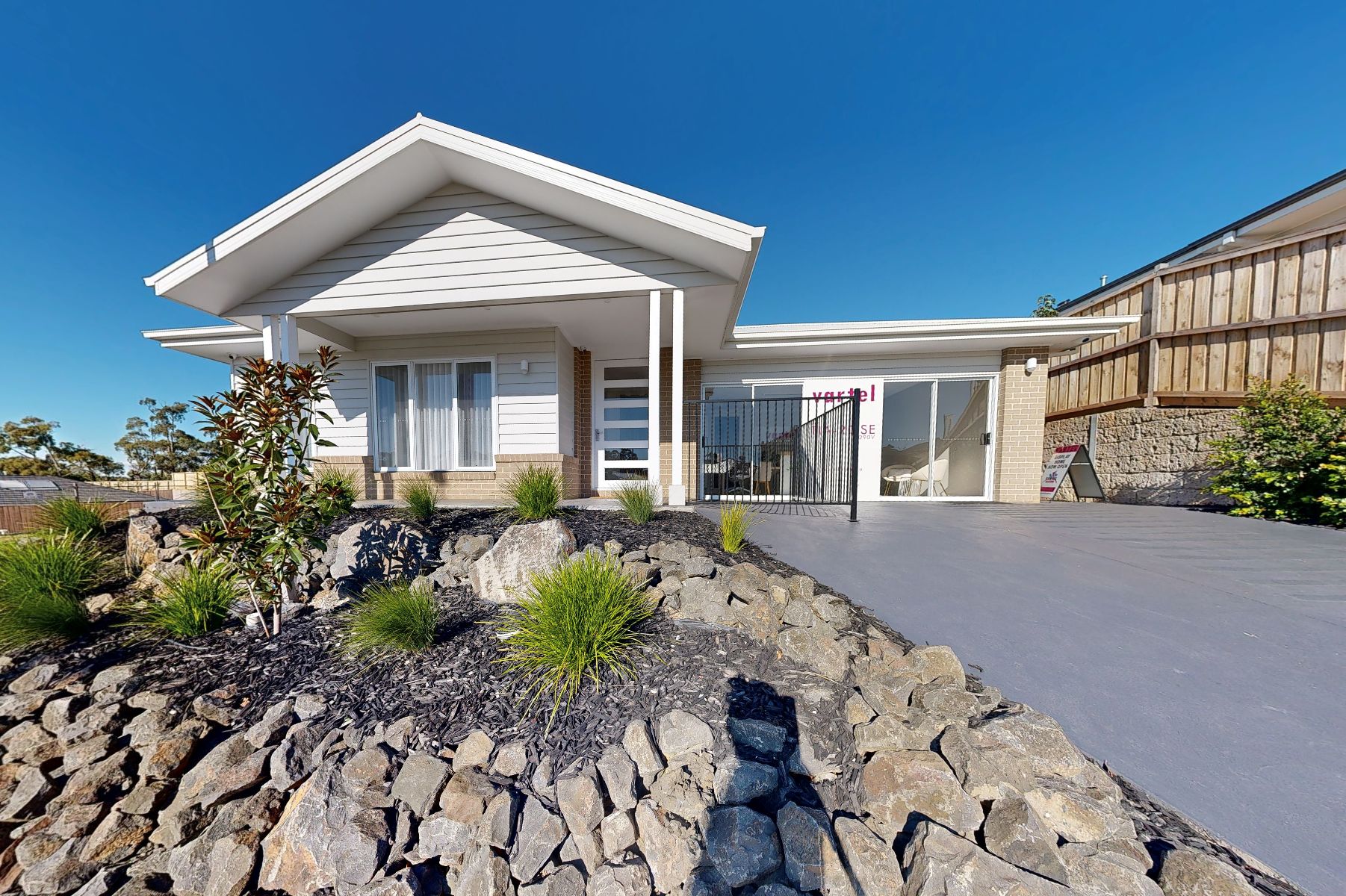 Ferntree Ridge Estate - Drouin Display Home Vartel Homes Tia-Rose 290V